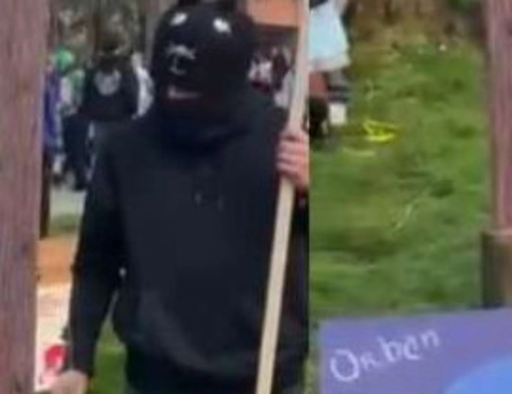 Giorgia Meloni decapitata, orrore rosso a Reggio Emilia: chi c'è dietro