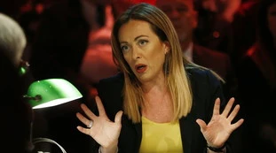 Giorgia Meloni contro Giuseppe Conte: "I soldi destinati ai Comuni? Bugia colossale. È una misura già fatta lo scorso anno"
