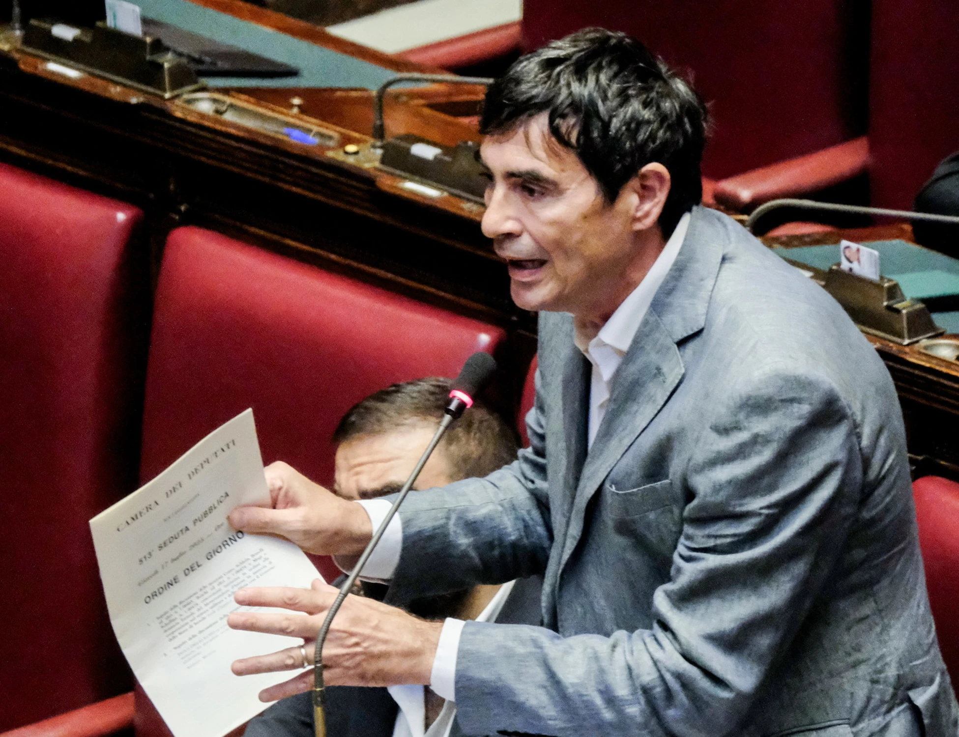 Nicola Fratoianni, menzogna e sciacallata: "Vergogna Meloni! Dei morti parla solo oggi". Ma...