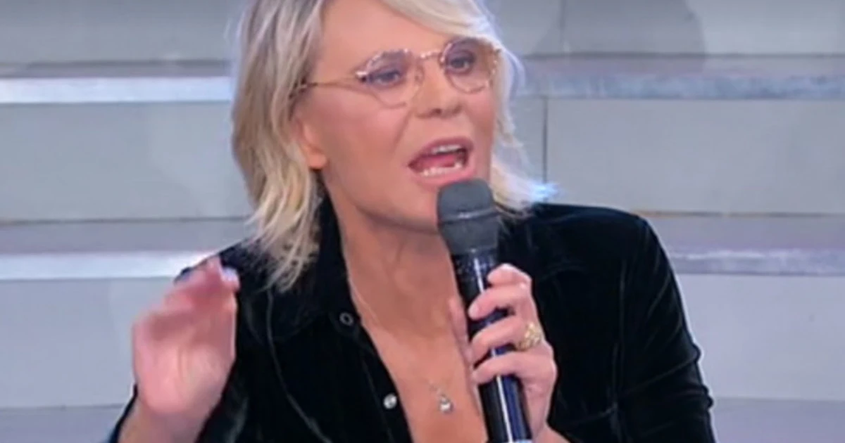 Amici sotto attacco? Maria De Filippi sbotta: "Allora saremmo censori e cretini?", il vip fatto a pezzi