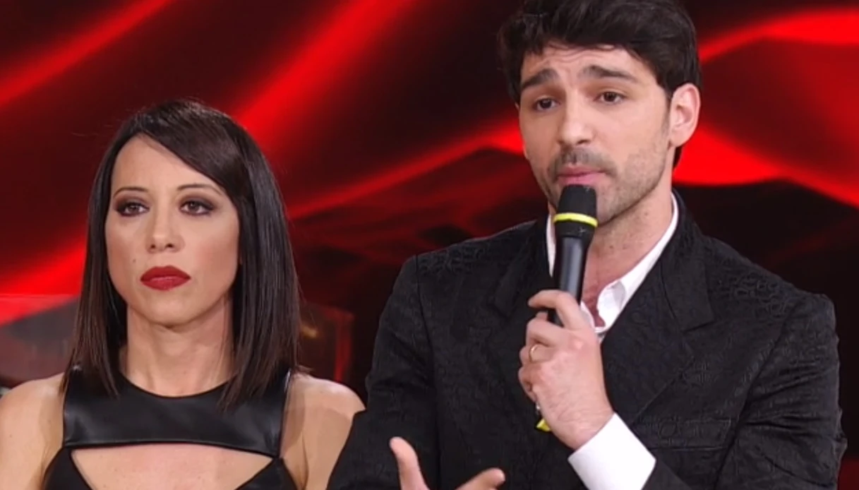 Ballando con le stelle, la protesta in difesa di Nunzia De Girolamo: "Vergogna, schifo, disgustoso"