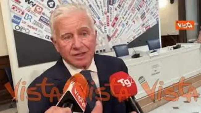 Leggi l'articolo: Gasparotti: Berlusconi ci teneva tantissimo ai capelli, se ne perdeva uno gli dava un nome