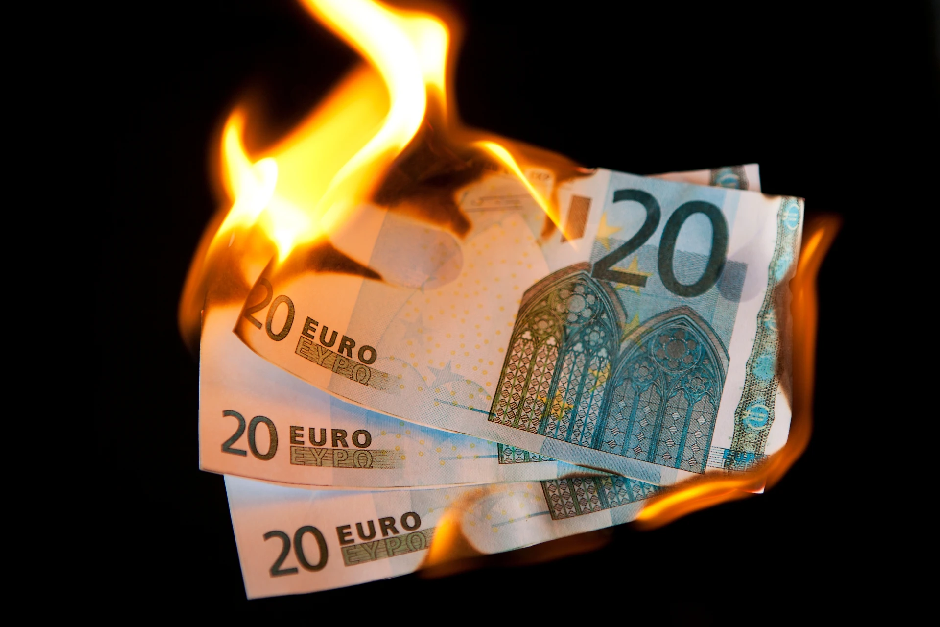 Bankitalia, l'allarme per lo spread nell'ultimo Rapporto stabilità: "Cosa rischiano banche e assicurazioni"
