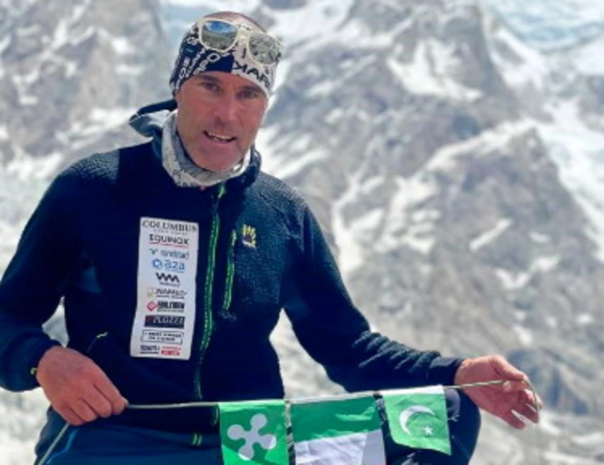 Marco Confortola nel mirino: "Foto false in vetta", scontro sui 14 "ottomila" del super-alpinista