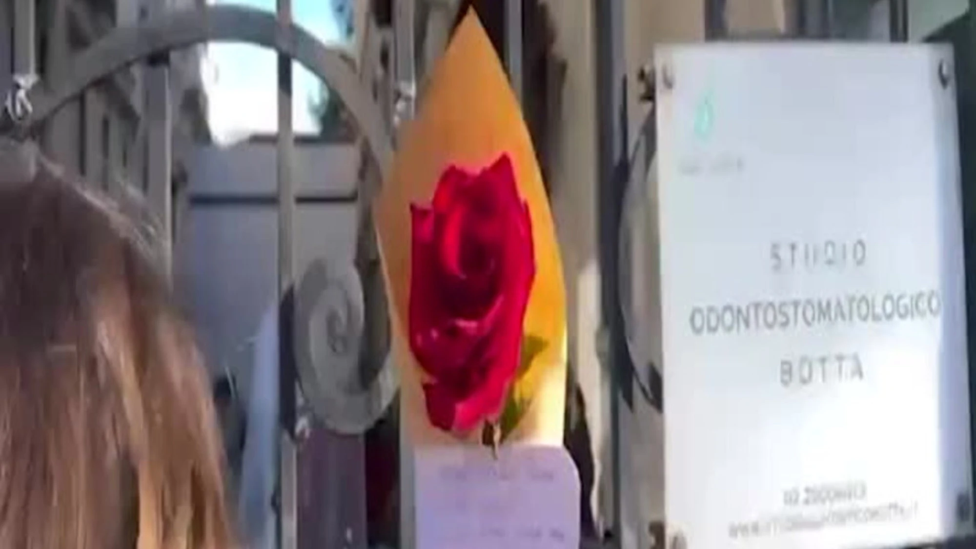 Ornella Vanoni, il ricordo dei fan davanti alla casa della cantante