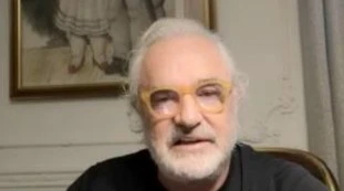 Flavio Briatore contro il Corriere della Sera: "Simbolo del declino dell'Italia, ideologia a prescindere dai fatti"