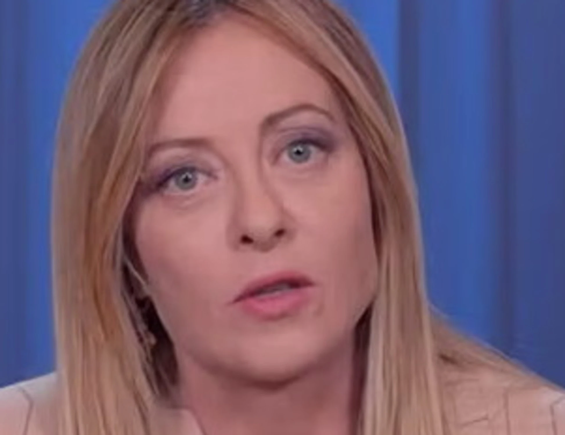 Giorgia Meloni sbeffeggia Elly Schlein: "Arrivo a pensare che forse non conviene..."