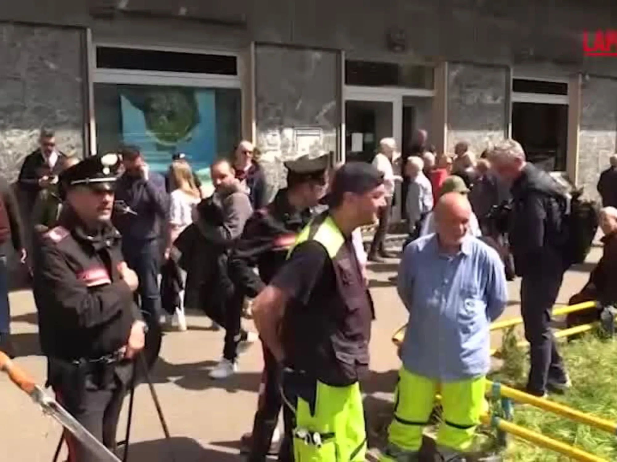 Rapina in banca a Napoli, nelle fognature ritrovati un generatore e degli attrezzi utilizzati dai ladri