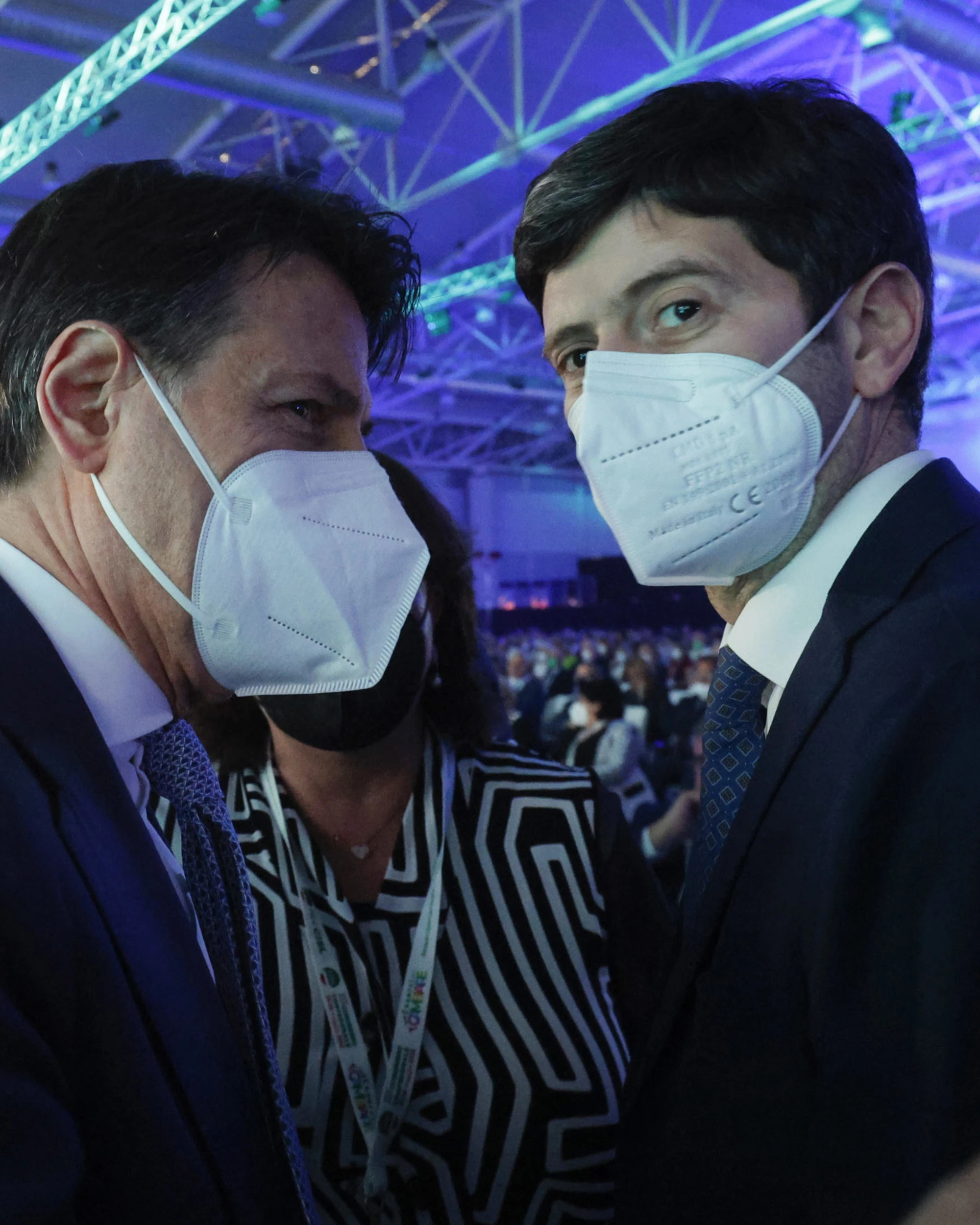 Covid, respiratori e voli cinesi: nuove ombre sulla pandemia