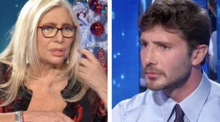 Domenica In, Mara Venier: "Figlio di...". Disastro in studio a Rai1: cosa le sfugge con De Martino a microfono aperto