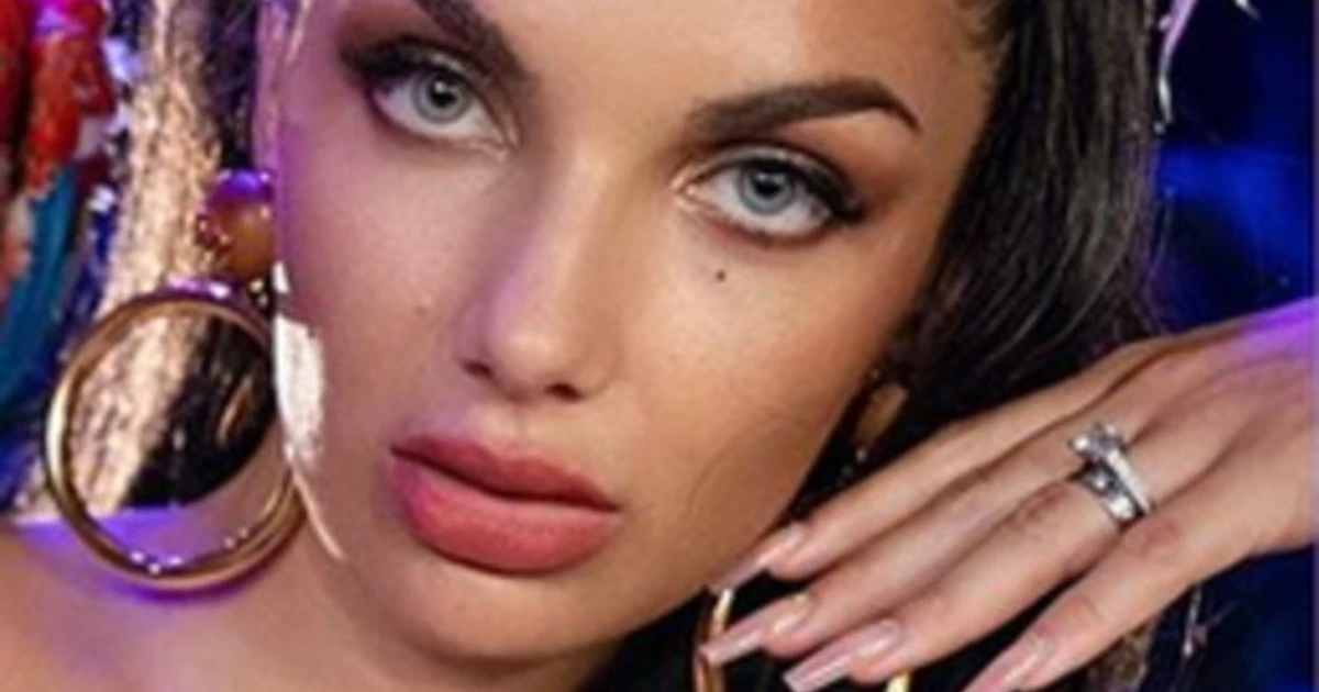Elettra Lamborghini, "un uccello in...": provocazione pura, l'ultima spiazzante foto dell'ereditiera