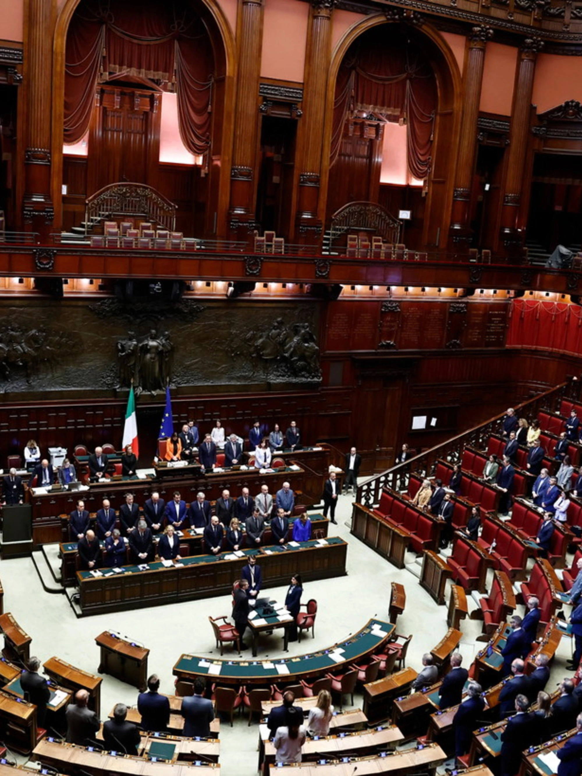 Flotilla, la sinistra occupa i banchi del governo: caos alla Camera