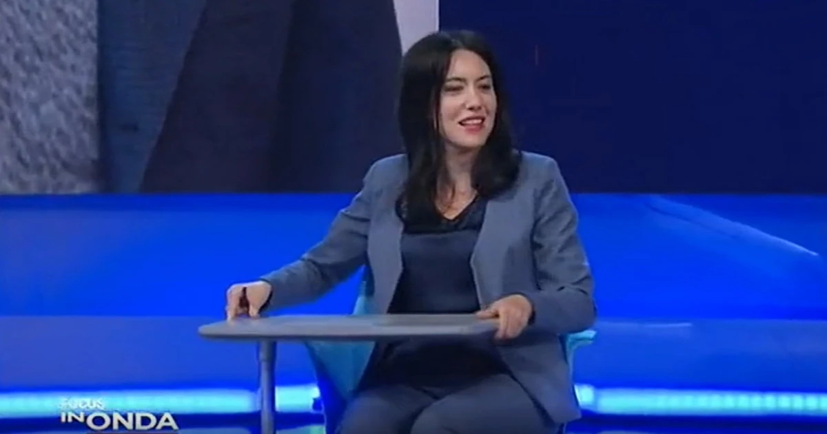 Matteo Salvini contro Lucia Azzolina: "Banchi con le rotelle? Sì, per accompagnarla a casa"