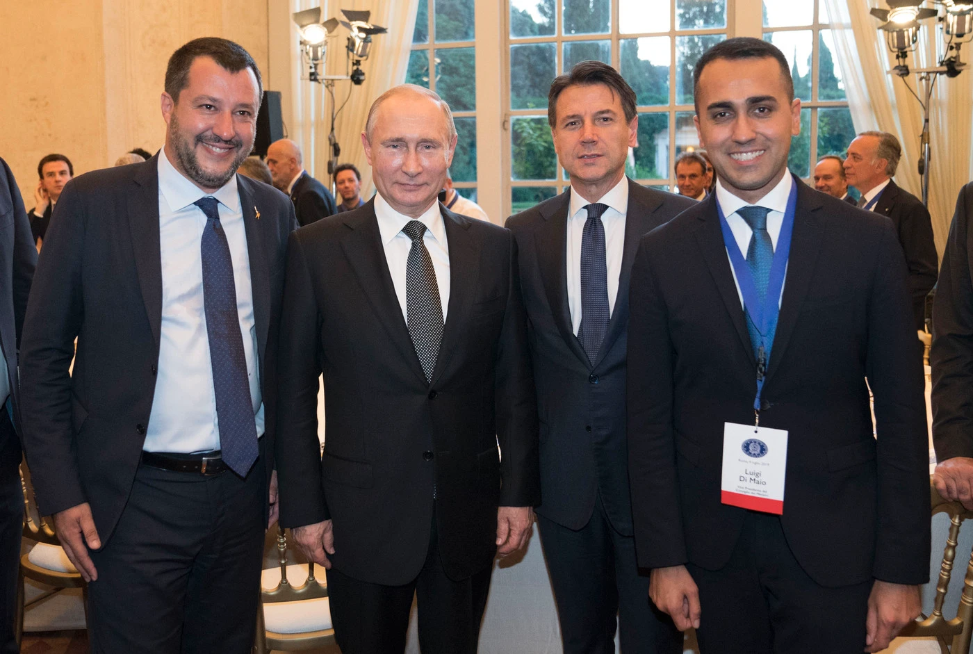 Luigi Di Maio, mossa kamikaze: via libera M5s a commissione d'inchiesta sui fondi russi alla Lega