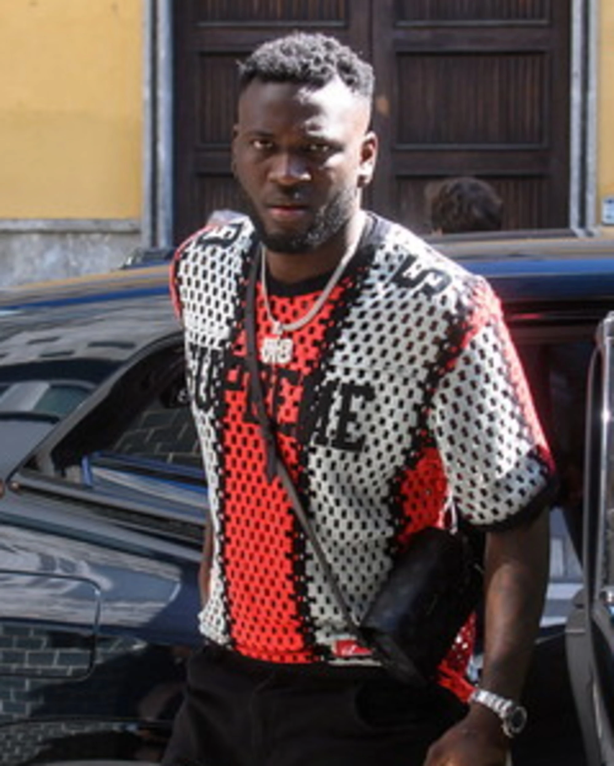 Boniface torna in Germania, il Milan in grossi guai