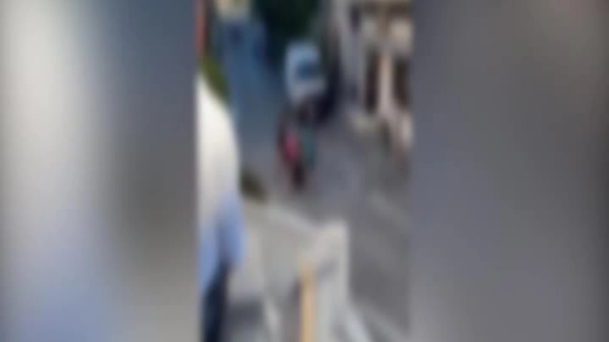 Chiede a ragazzi di lasciare in pace la figlia: 40enne pestato a sangue