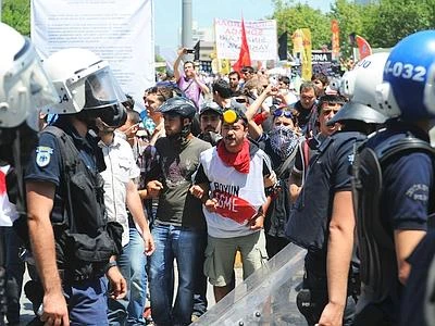 Nuovi scontri a Istanbul e Ankara Scatta sciopero contro repressione