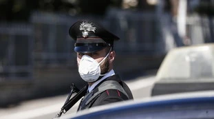 Palagiano, bimbo di 20 mesi cade in piscina e muore annegato: la tragedia durante il pranzo di Ferragosto