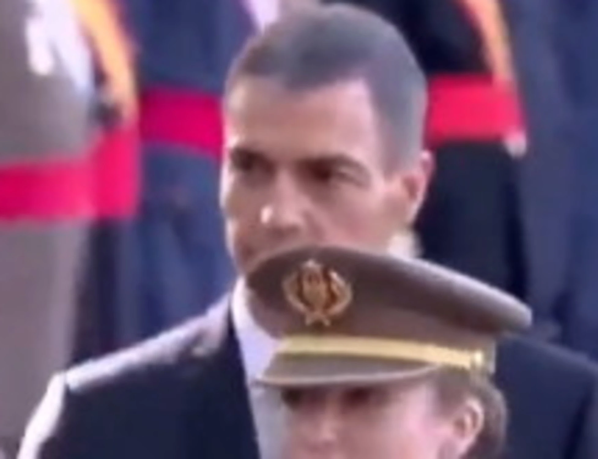 Pedro Sanchez accolto con urla e fischi: il video che imbarazza la sinistra