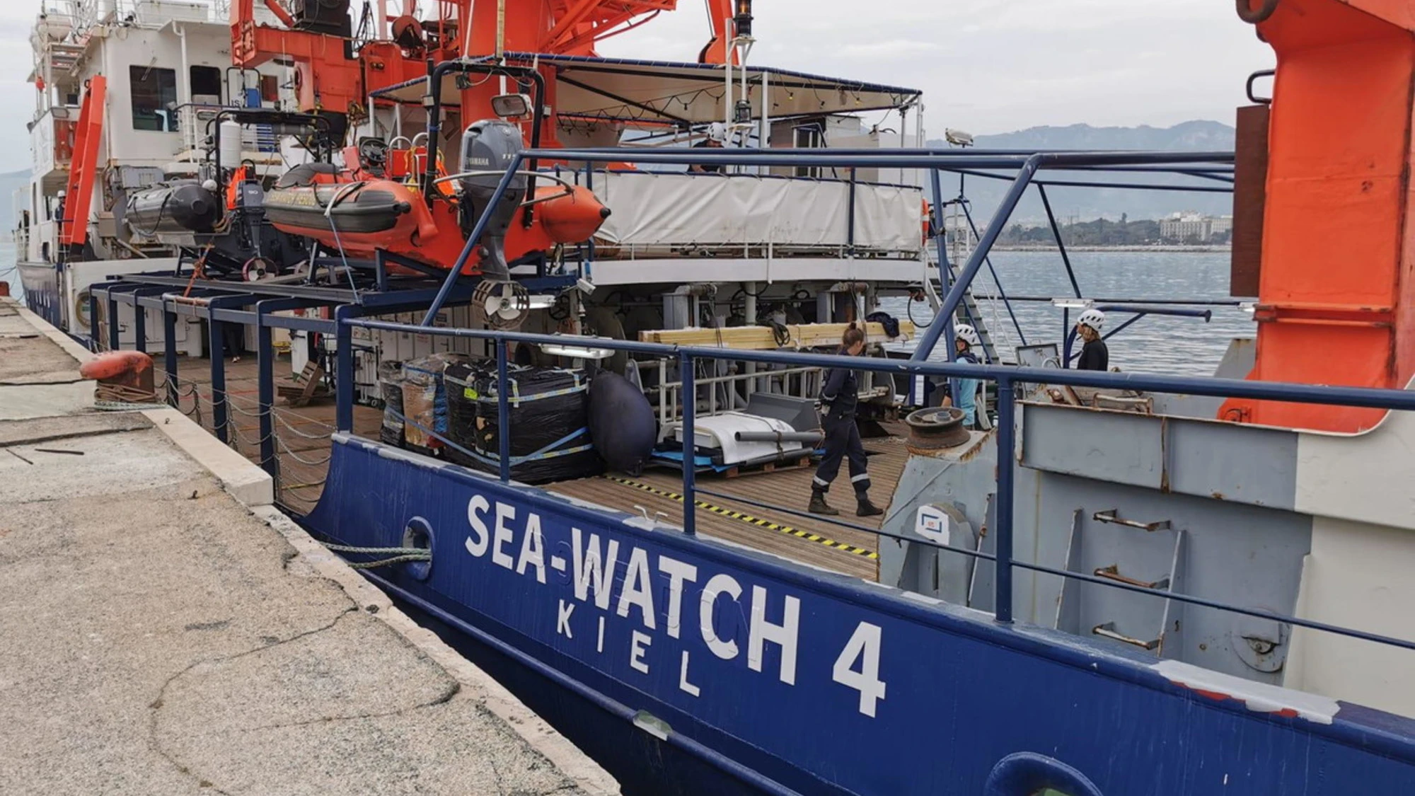 Sea Watch, l'Ong chiede aiuto alle toghe: "45 giorni di stop, non lo accettiamo"
