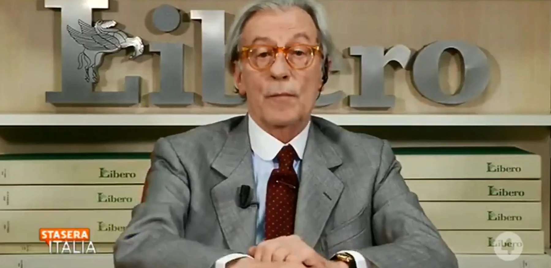 Vittorio Feltri a Stasera Italia: "Taglio dei parlamentari? Un cogl*** in più oppure uno in meno..."