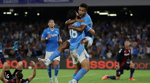 Napoli, Conte ruggisce: 3-0 al Bologna. Roma ko nella sera di Dybala