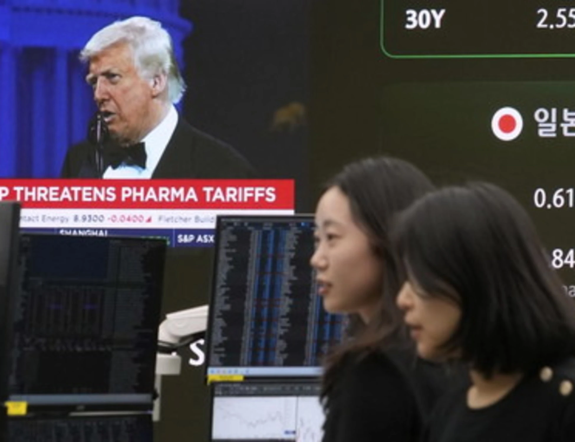 Trump, il ribaltone: "Dazi al 125% per la Cina, stop di 90 giorni per gli altri Paesi"