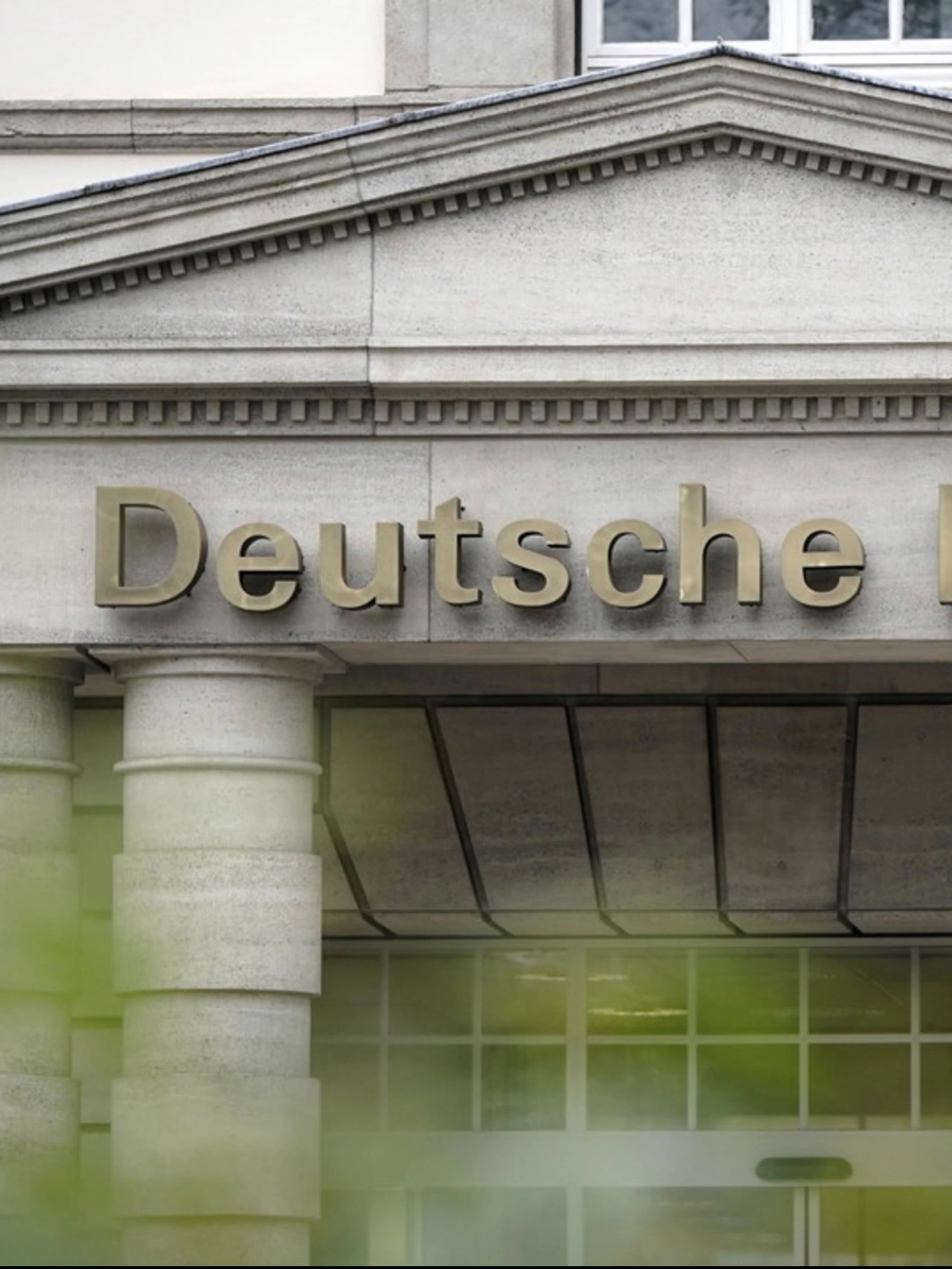 Deutsche Bank, clamoroso piano di tagli: tremano la più grande banca tedesca (e la Germania)