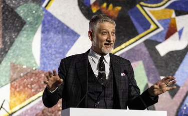 Giuli fa tappa a Tunisi. Crosetto e i dossier. Chiude lo storico caffè