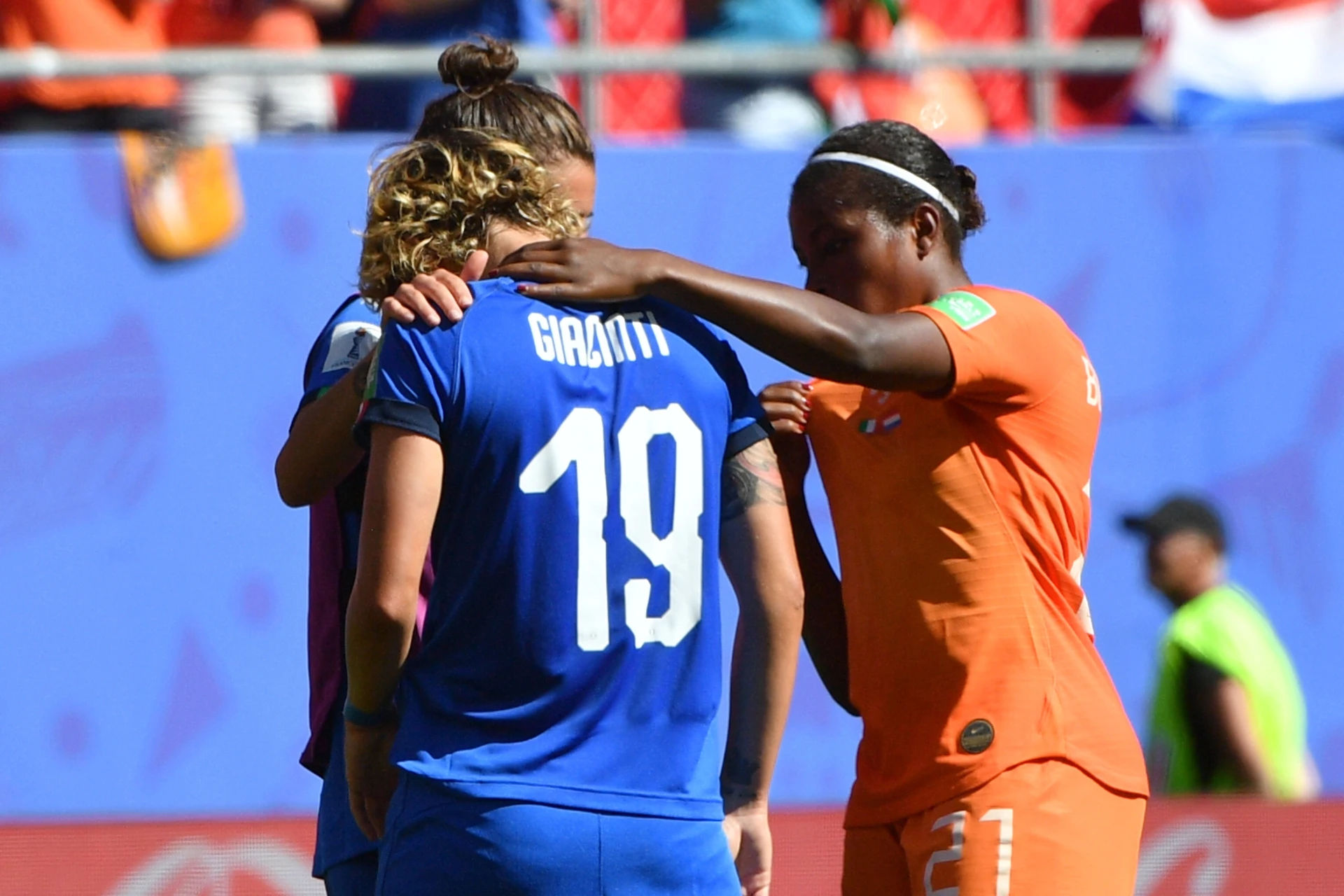 Mondiali, è finito il sogno dell'Italia. Le azzurre perdono 2-0, l'Olanda vola in semifinale 
