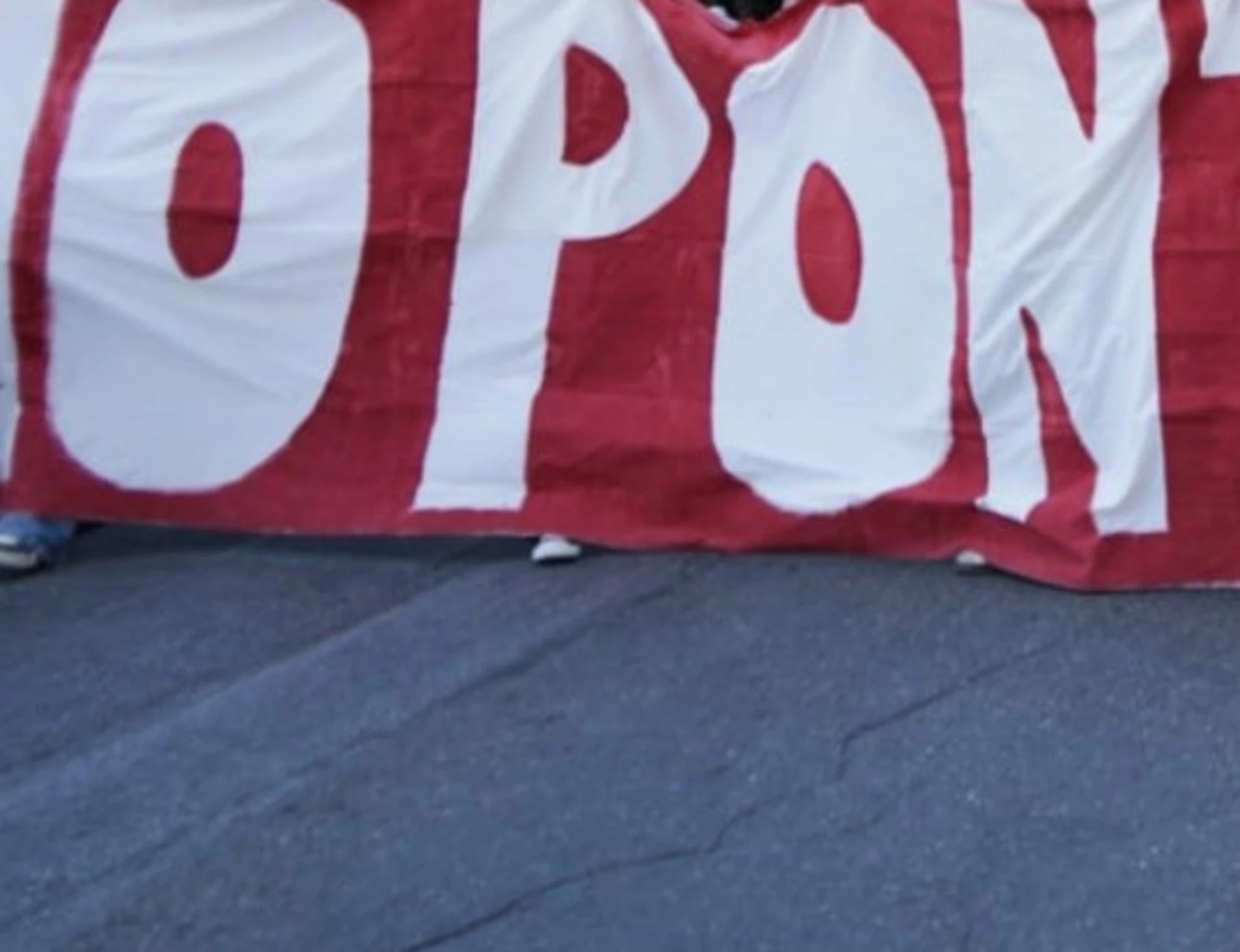 No Ponte, il tutorial-choc dei sostenitori: "Chiodi a 4 punte"