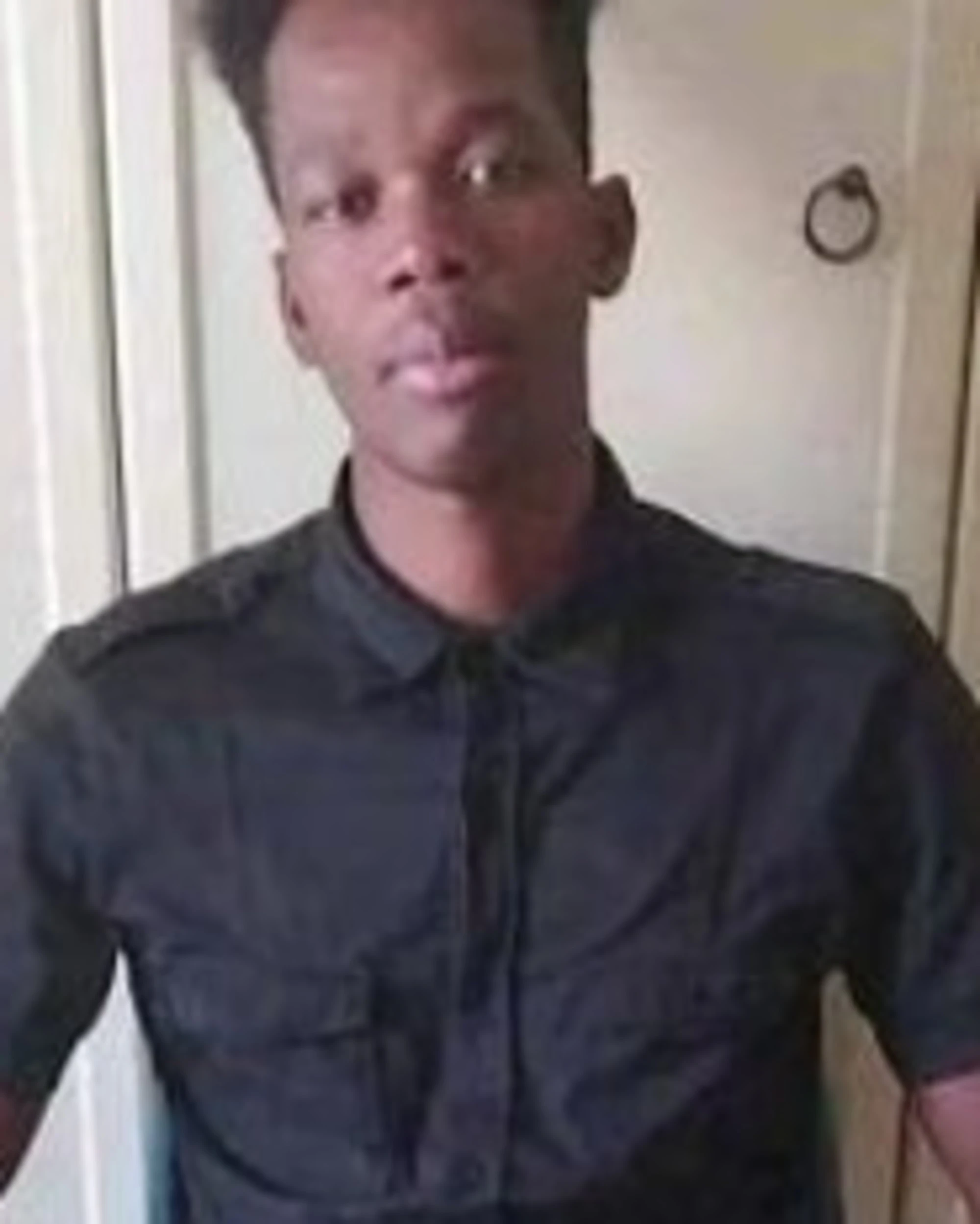 Verona, poliziotto uccise immigrato che lo aggredì col coltello: chiesta l'archiviazione