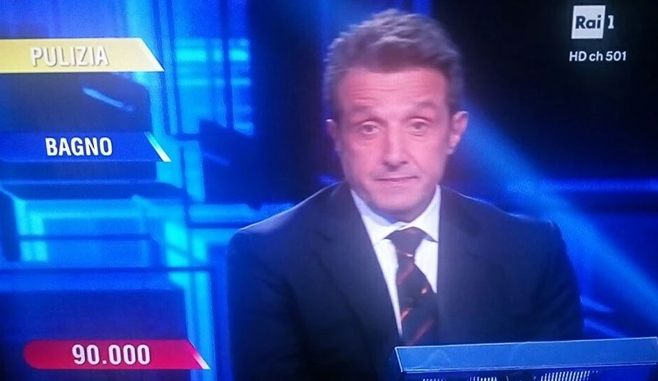 L'Eredità, Flavio Insinna a bocca aperta: "Eternit", la colossale figura d'amianto del concorrente