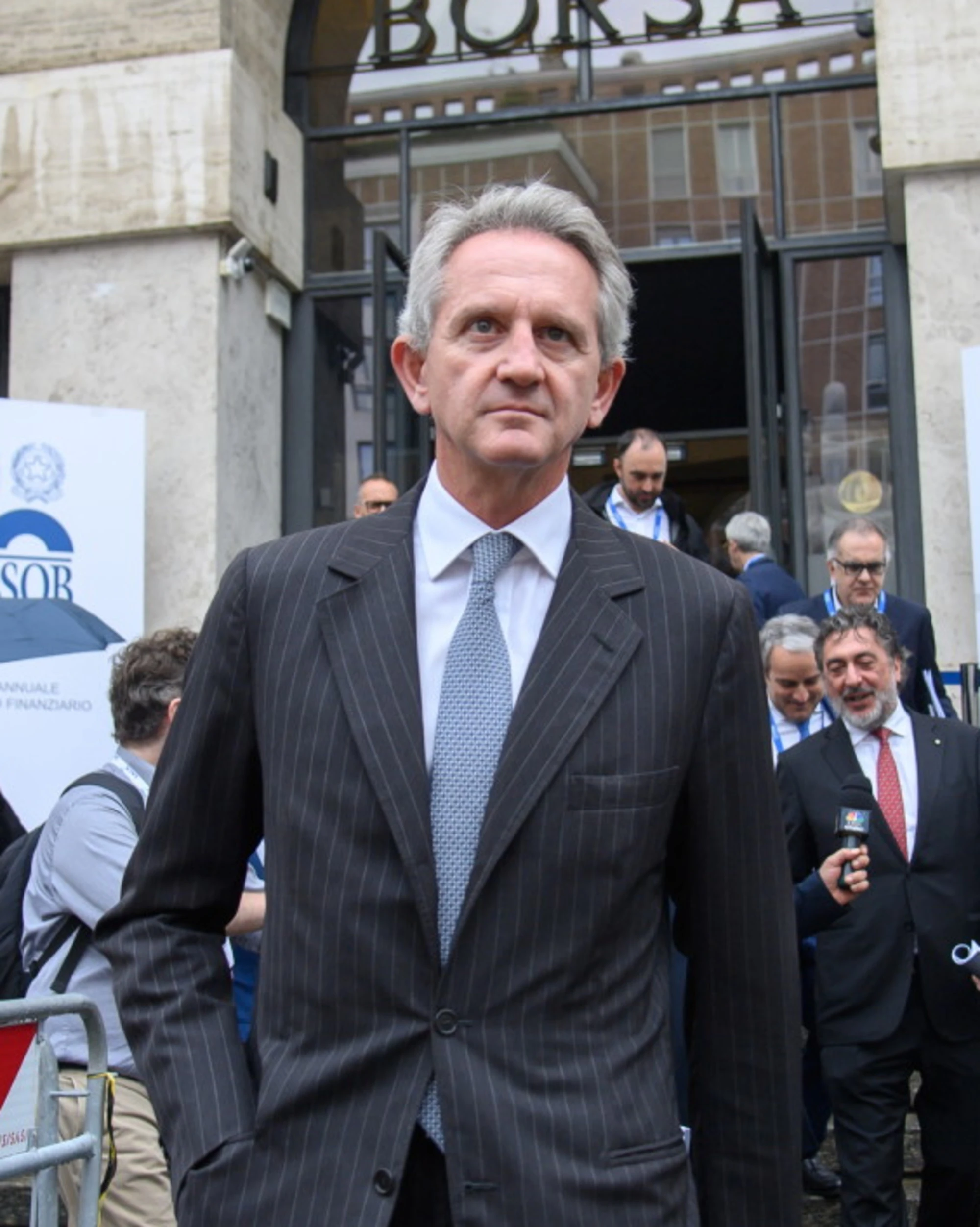 Mercato, archiviata l'era Nagel: i titoli del risiko prendono il volo