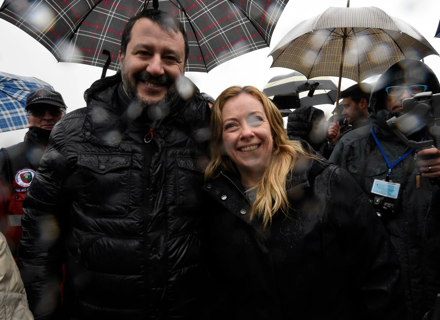Giorgia Meloni e l'agenda che preoccupa Salvini: le maxi-cene per ricucire il rapporto con un mondo disperso