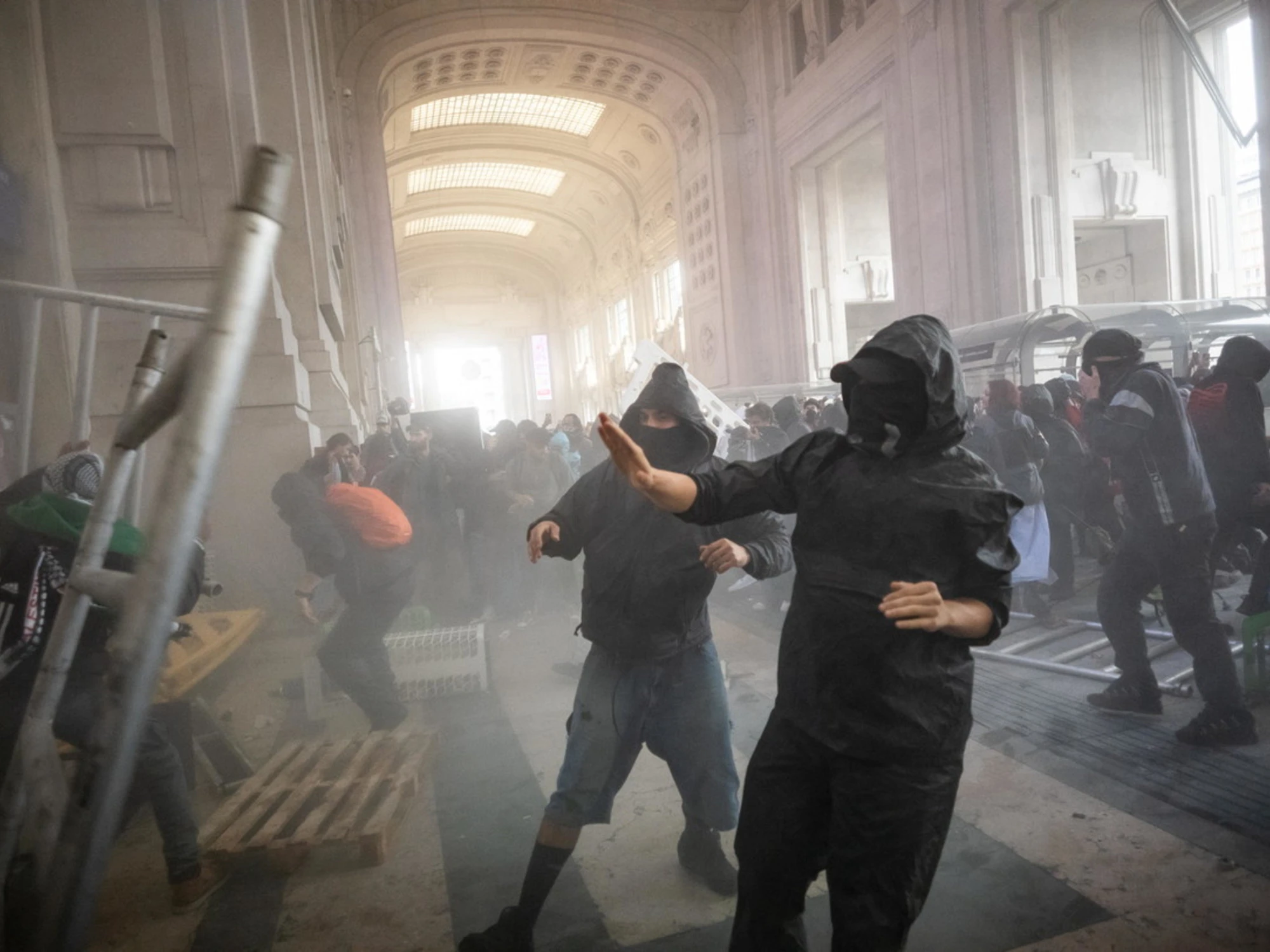 Pro Pal, 5 arresti per lo scempio di Milano. Toh, chi c'è tra i fermati