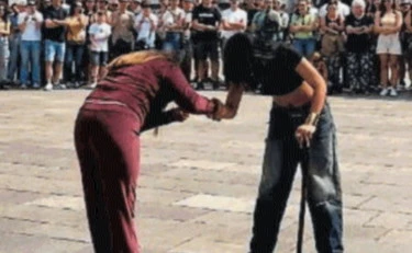 La sfida "aura battle": chi vince è il più figo