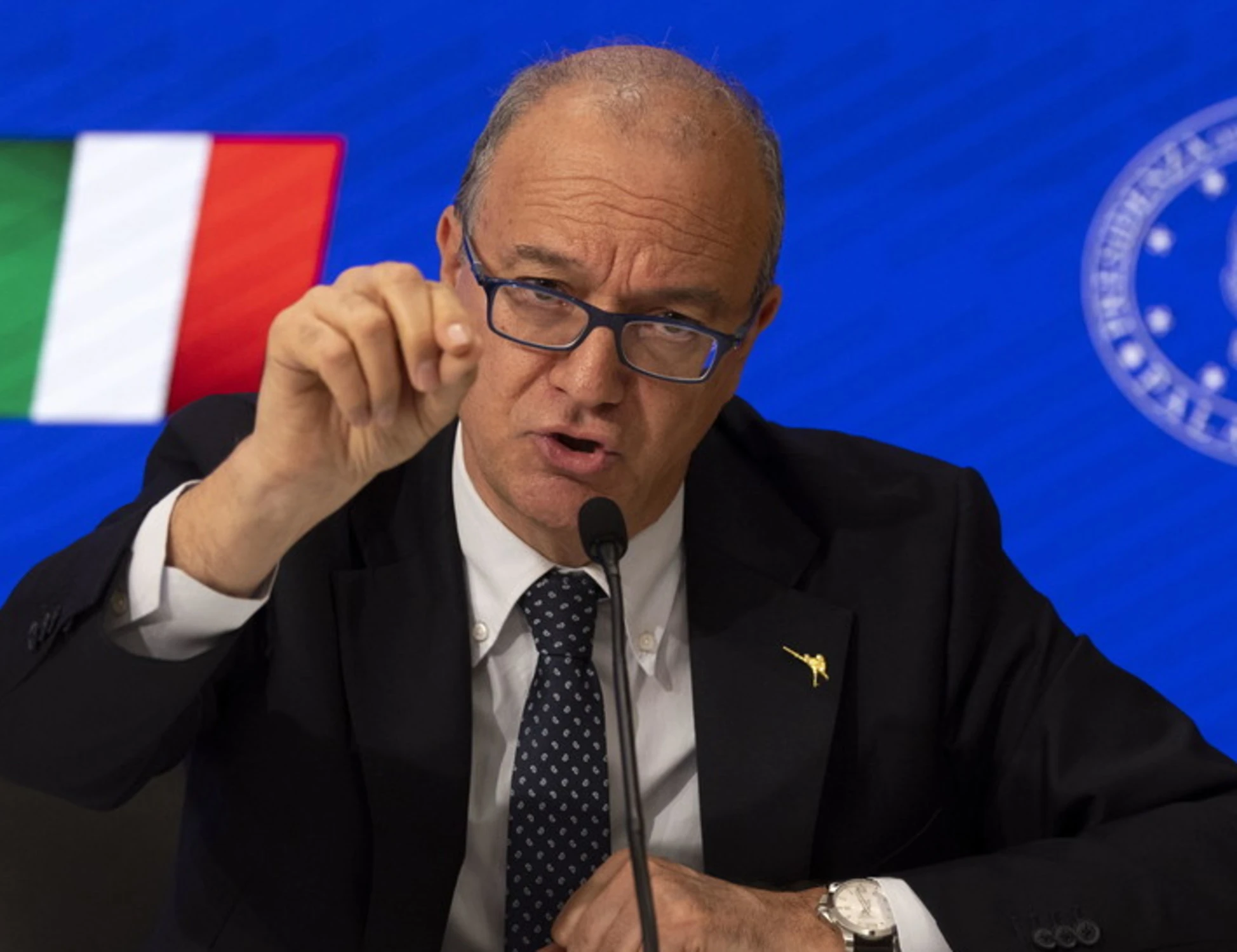 Latina, 15enne vittima di bullismo si toglie la vita: il fratello scrive a Valditara