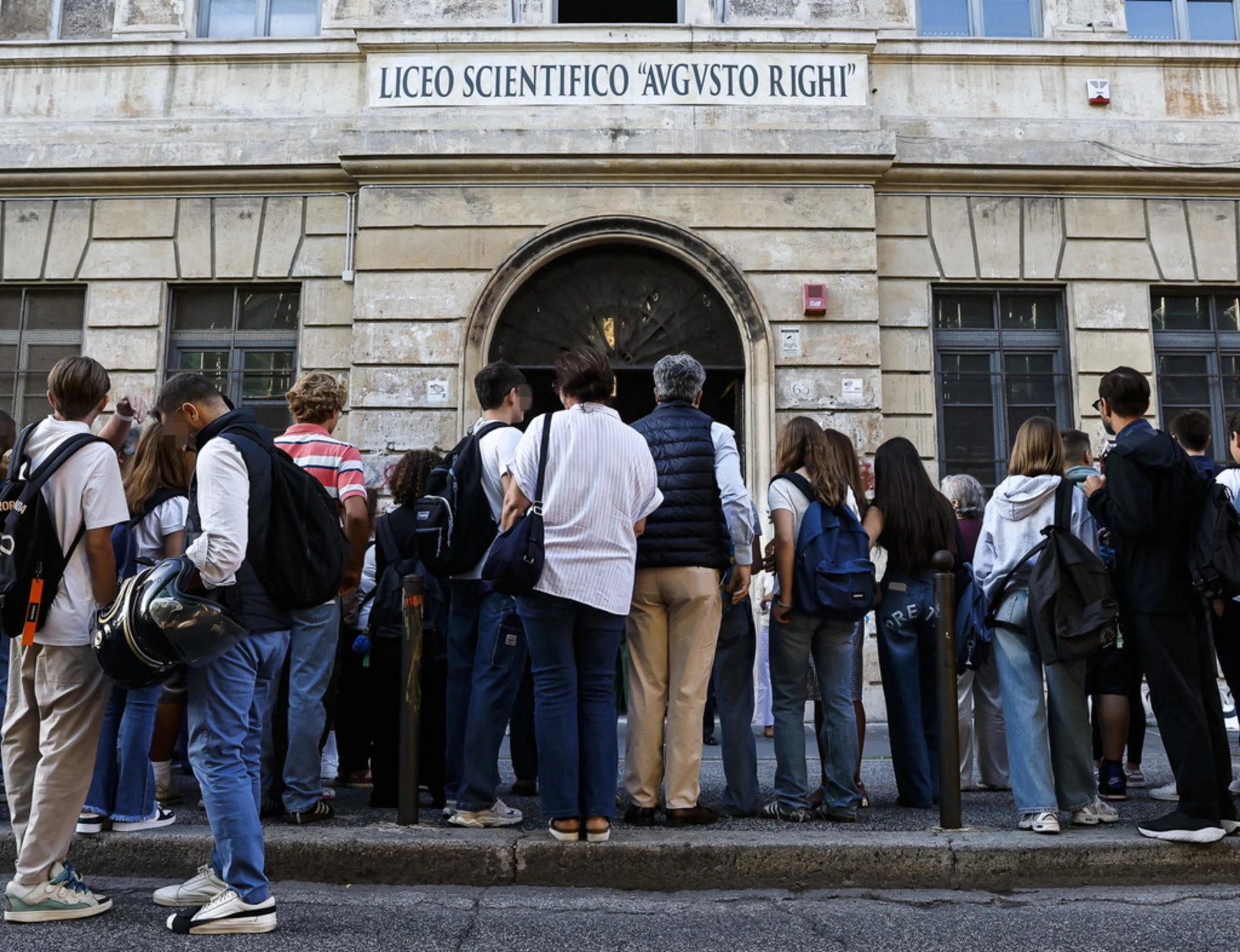 Armi a scuola, abbassare la soglia di punibilità