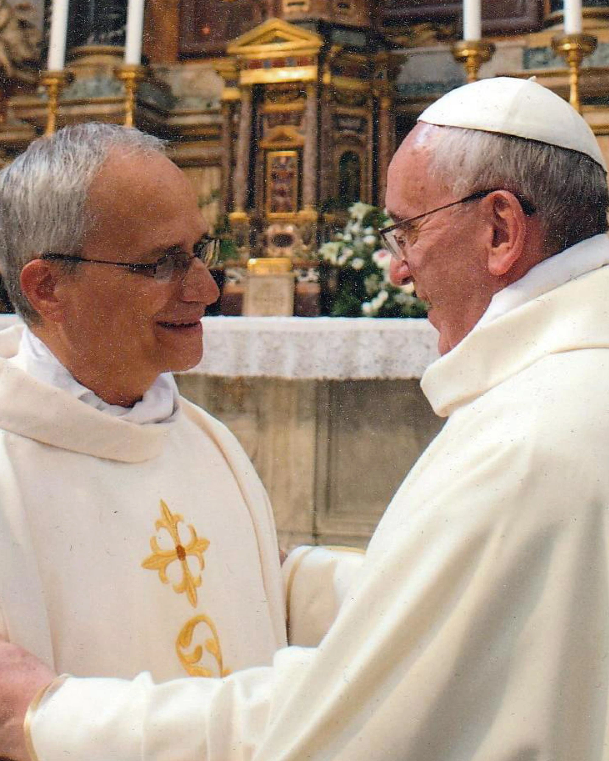 Leone XIV, cavalli e... le impensabili foto del nuovo Papa