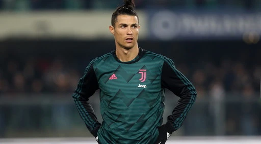 Cristiano Ronaldo, il focolaio del coronavirus è vicino: accerchiato, il portoghese sta per tornare in Italia