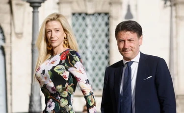 Giuseppe Conte e Olivia Paladino in vacanza al Circeo, ecco come sono stati immortalati al mare