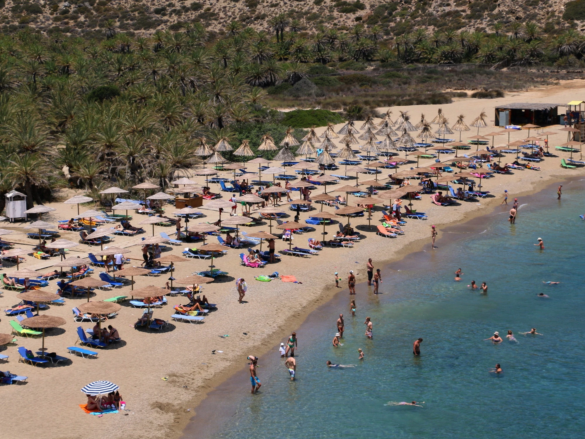 Estate 2026, mare da sogno e lettini a 7 euro: ecco la meta perfetta