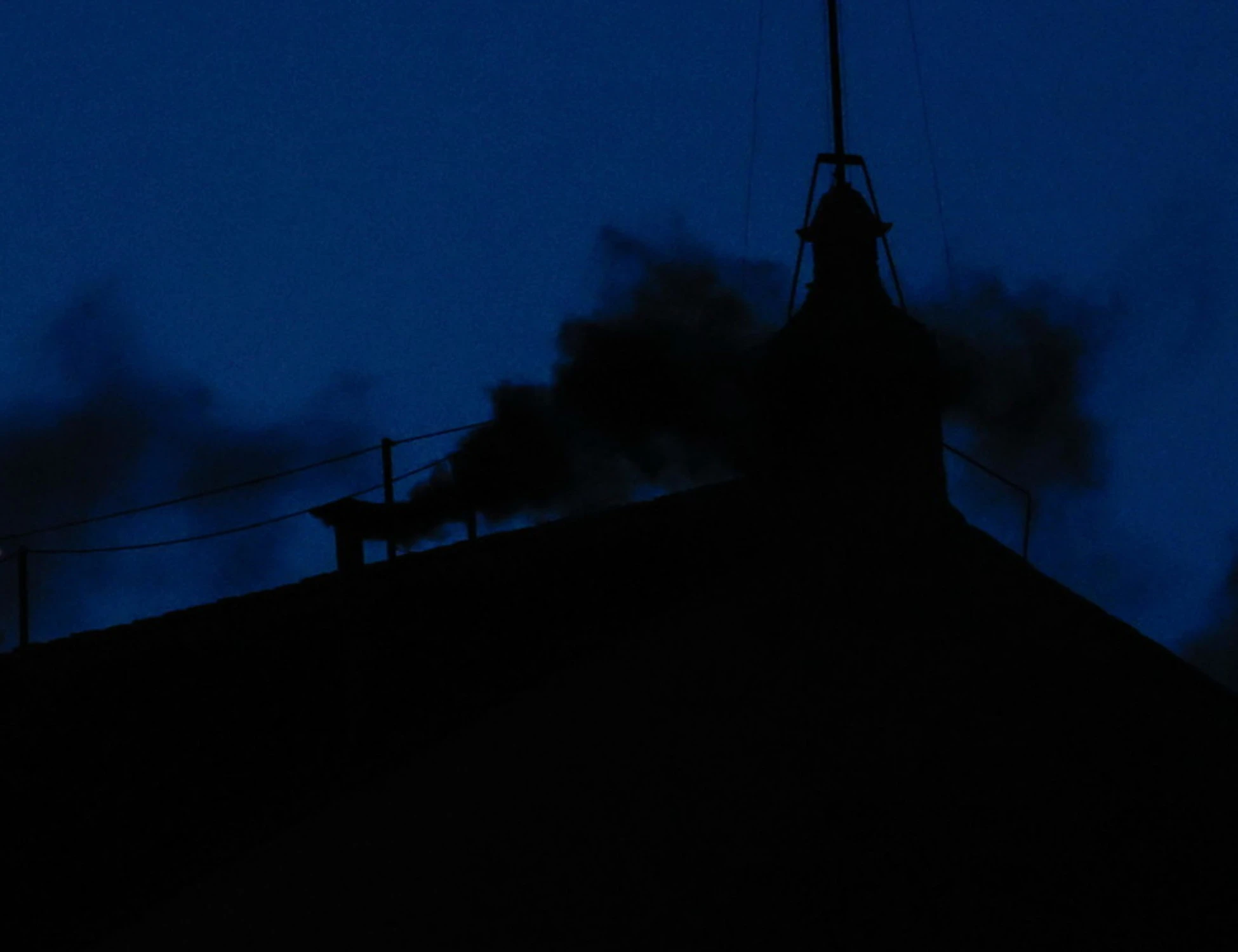 Conclave, cosa c'è dietro il maxi ritardo della fumata