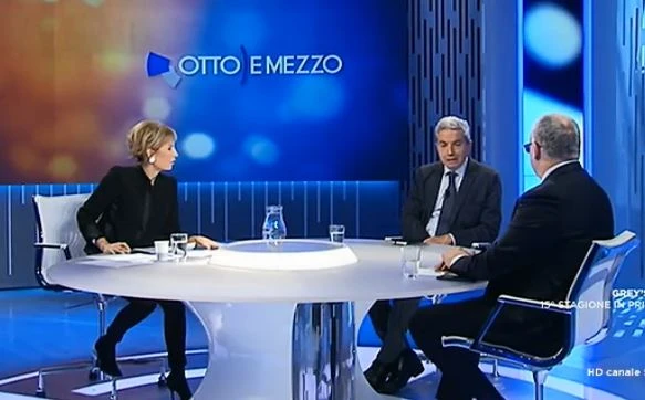 Lilli Gruber a Otto e mezzo fuori controllo: "Chi è più str***... carogna, Di Maio o Renzi?"