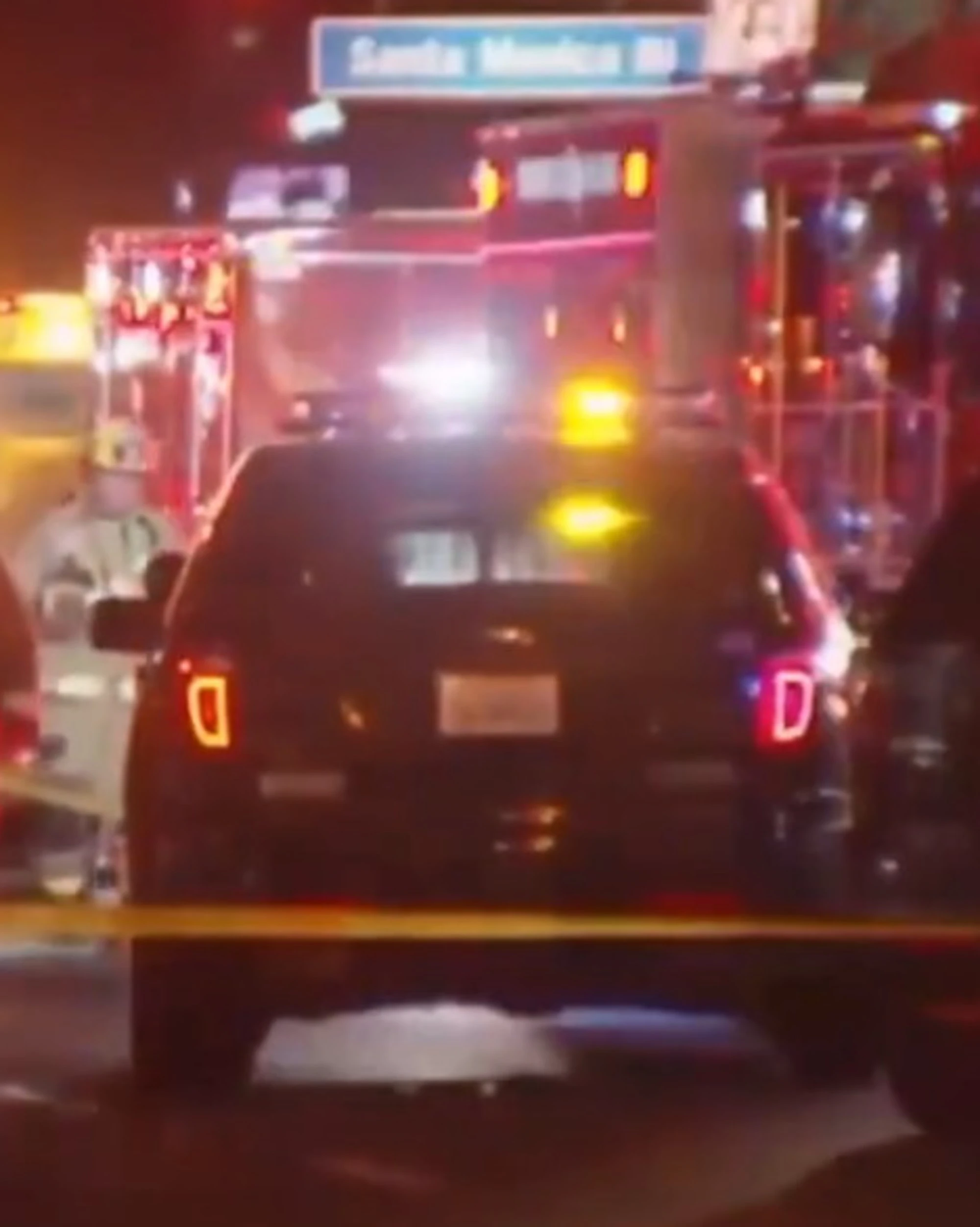 Los Angeles, auto contro la folla: più di 30 feriti