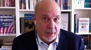 Alan Friedman contro Donald Trump a L'aria che tira: "La scena al balcone della Casa Bianca? Come Benito Mussolini"