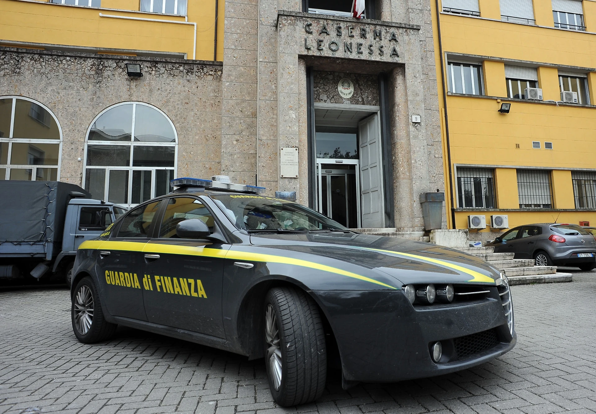 Brescia, corruzione all'Agenzia delle Entrate: cene e mazzette, in carcere il direttore e un funzionario
