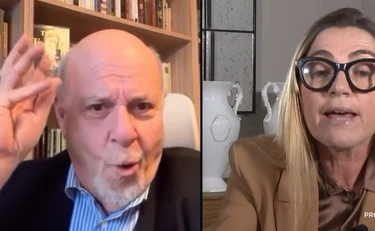 Alan Friedman tocca il fondo su La7: versi e gesti contro la forzista