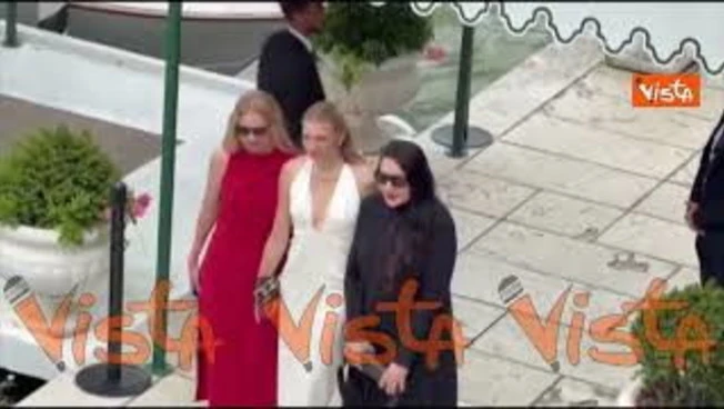 Venezia 83, Marina Abramovic arriva al Lido di Venezia per la Mostra del Cinema